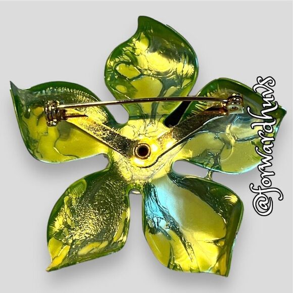 Vibrant Green Hard Plastic Flower Brooch - Picture 5 of 8